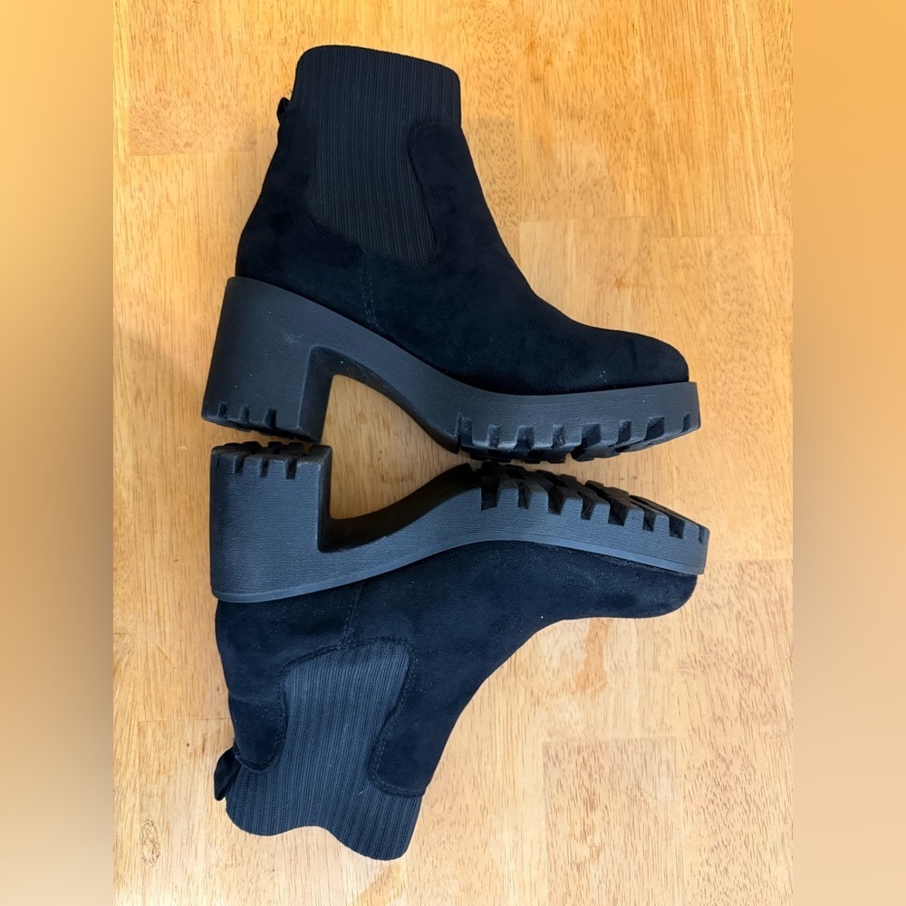 ID Required Girls Callie Boot Black Chunky Faux Suede Pull On Sz 2 EUC - Picture 4 of 7